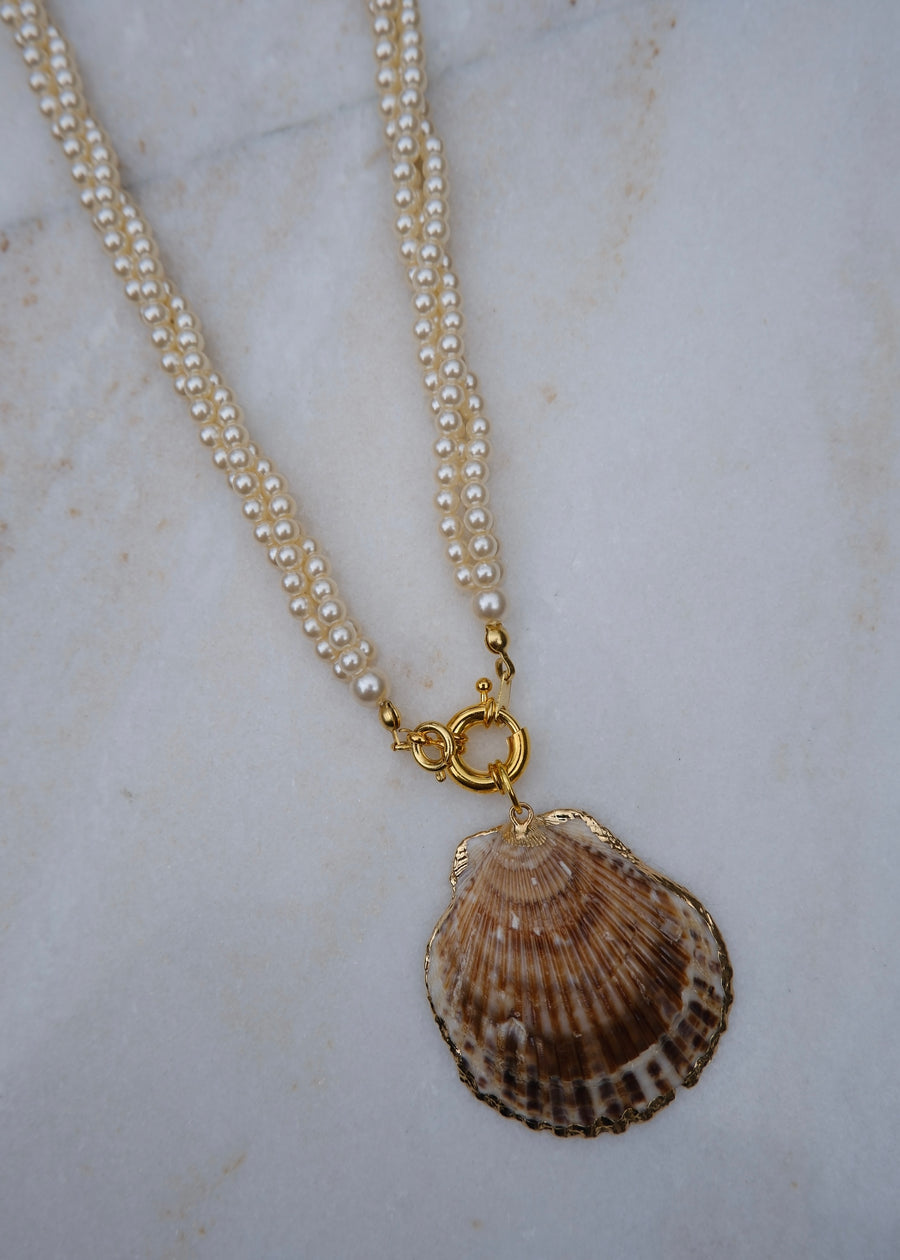 Pearl Shell Pendant Necklace