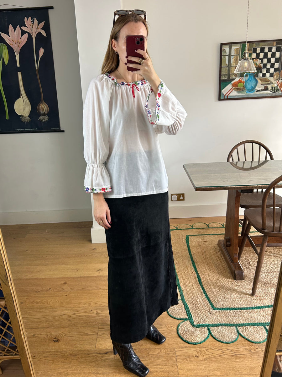 Embroidered White Blouse - M