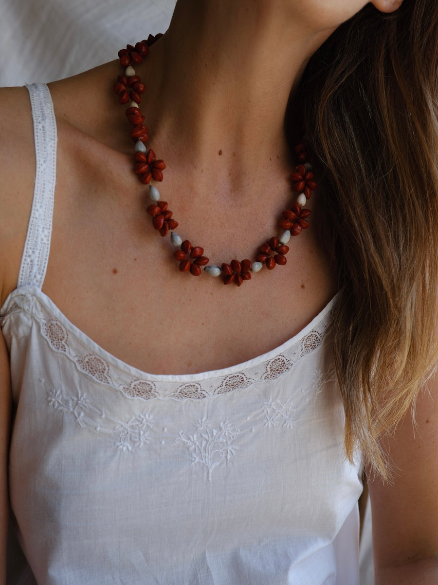 Daisy Seed Necklace
