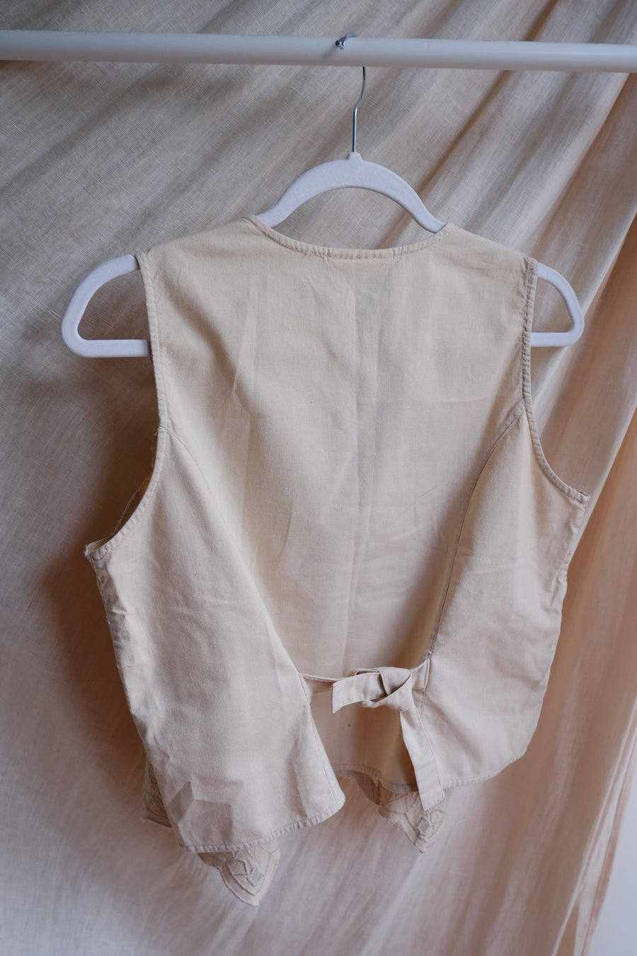 Cut-Out Embroidered Waistcoat - M