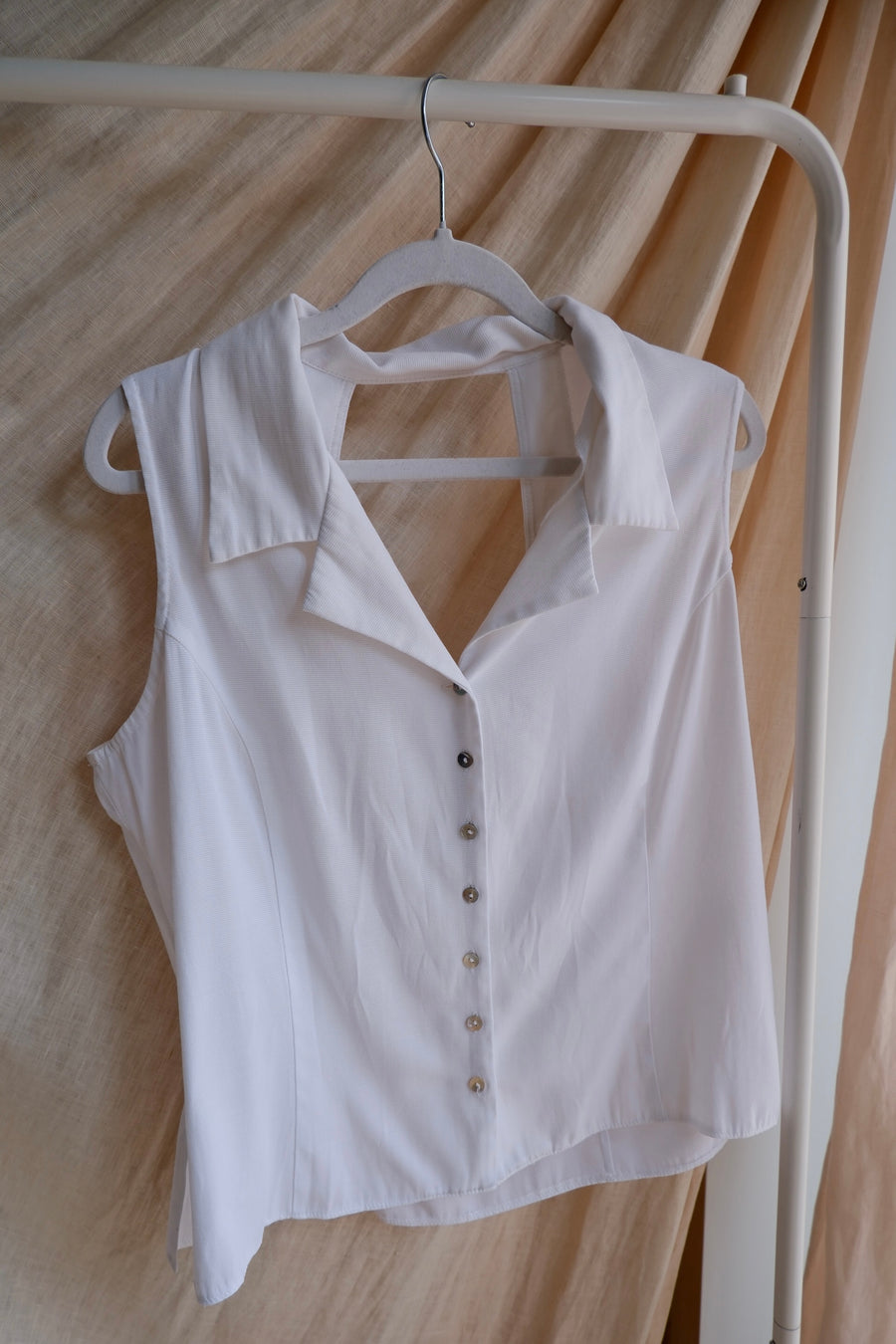 White Sleeveless Shirt - L