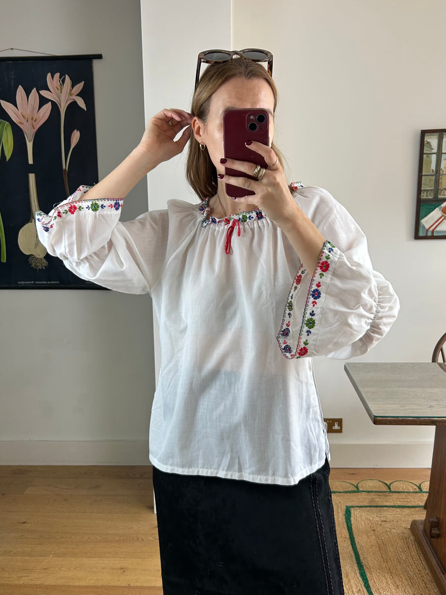 Embroidered White Blouse - M