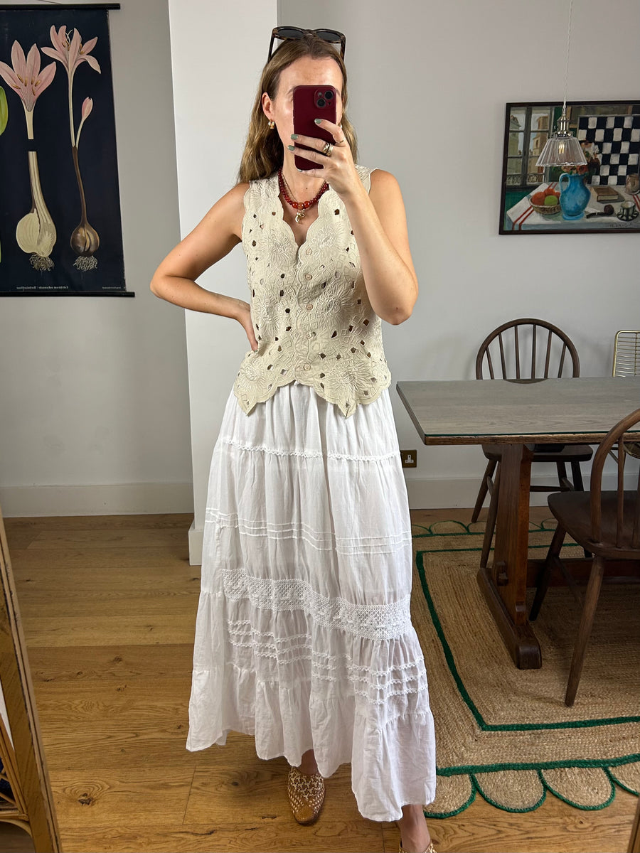 Cut-Out Embroidered Waistcoat - M