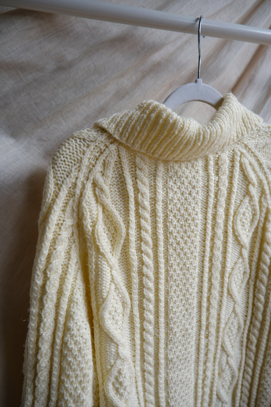 Collared Cable Knit Cardigan - L
