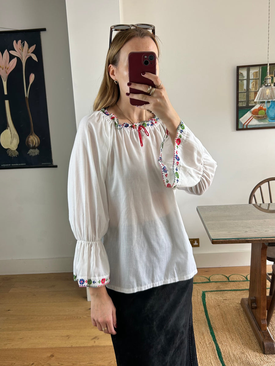 Embroidered White Blouse - M