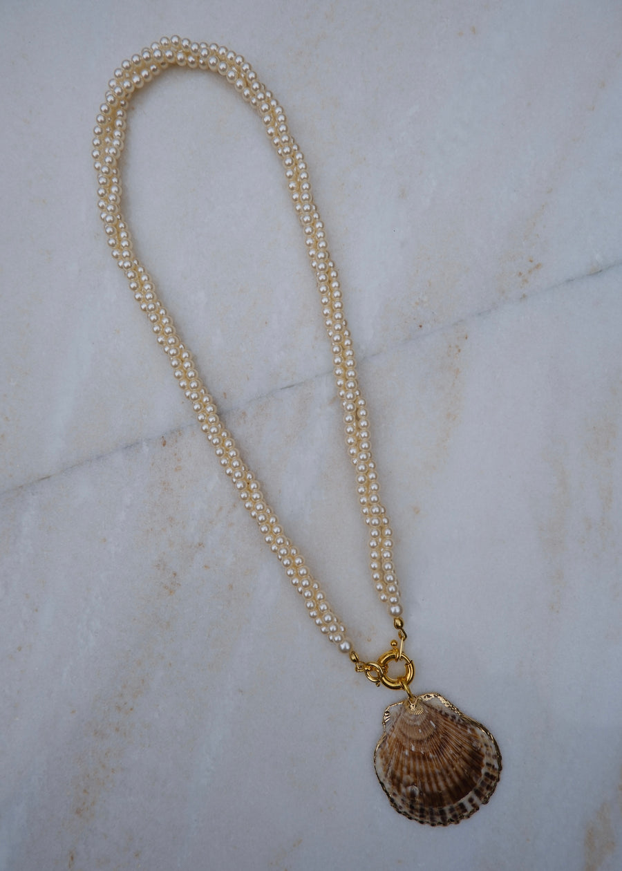 Pearl Shell Pendant Necklace