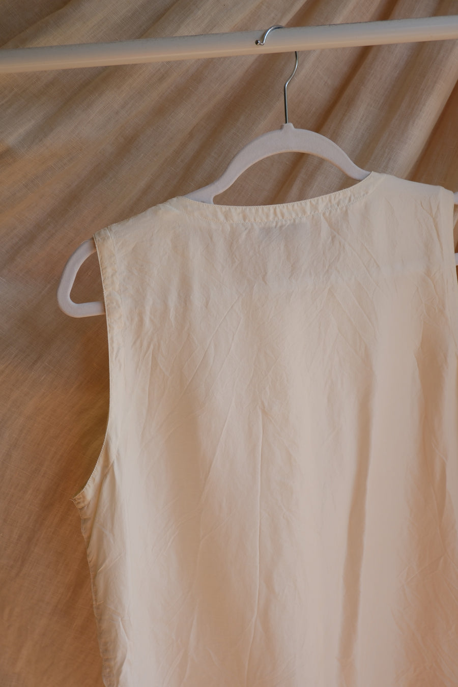 Silk Sleeveless Shirt - M