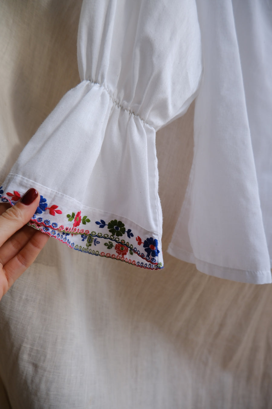 Embroidered White Blouse - M