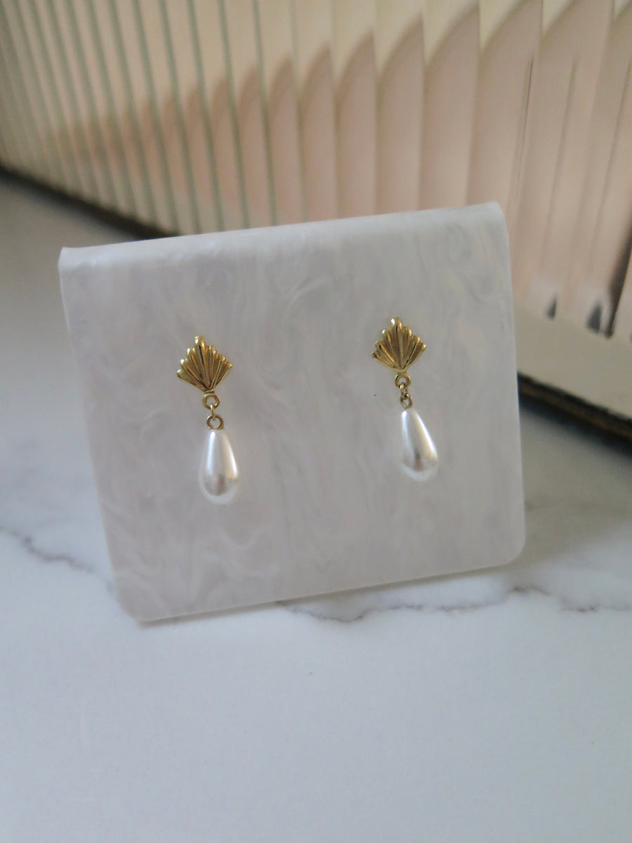 9ct Gold Shell Pearl Earrings