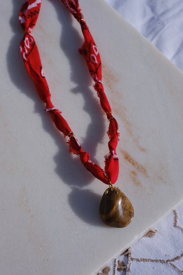 Bandana Quartz Pendant Necklace