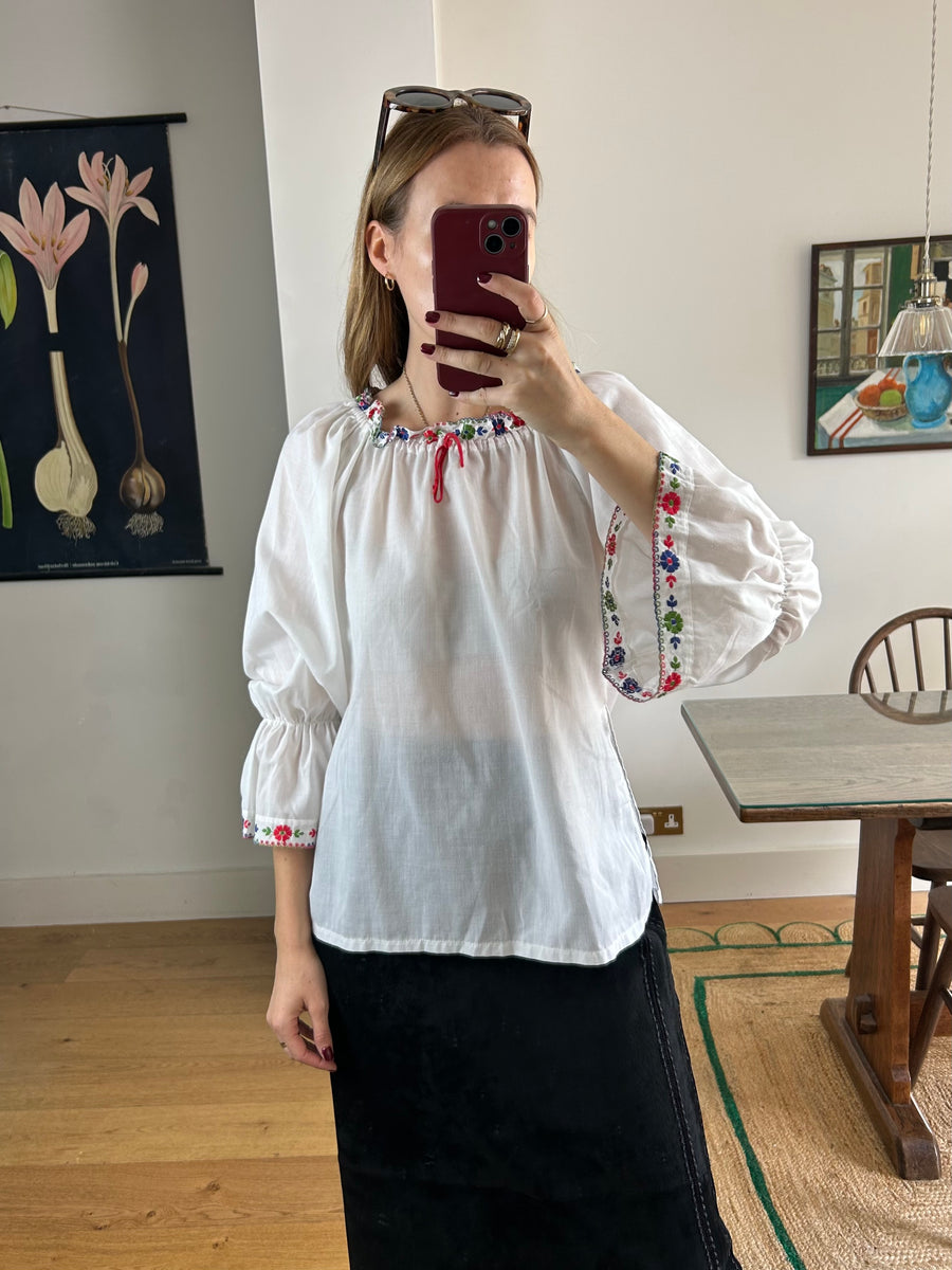 Embroidered White Blouse - M
