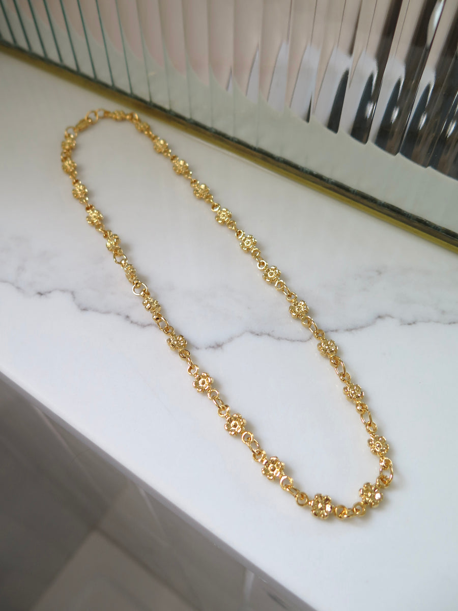 Gold Plated Flower Chain Necklace - 18
