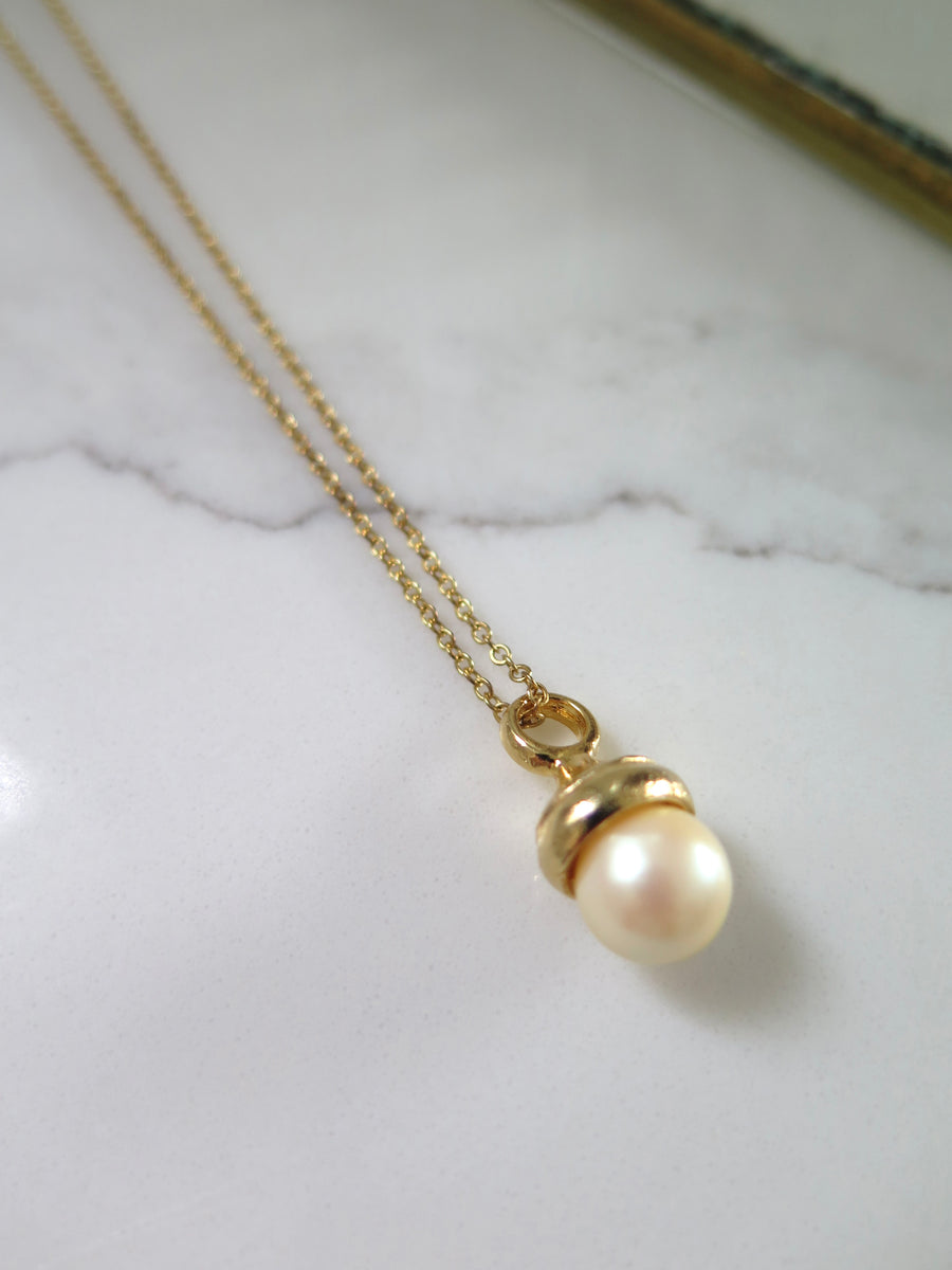 Gold Plated Simple Pearl Pendant Necklace - 16